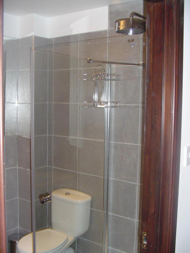 Bathroom 3, Aaron Glen Guest Apartments, Midlothian