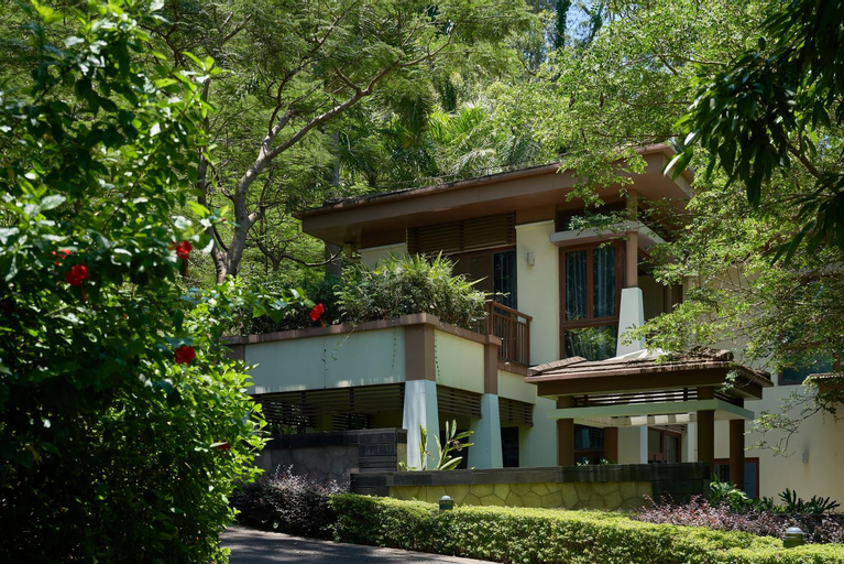 Exterior 7