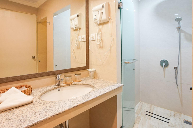 Bathroom 8
