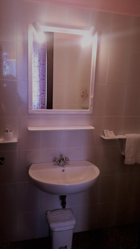 Bathroom 3, Hotel Ristorante El Caracol, Massa Carrara