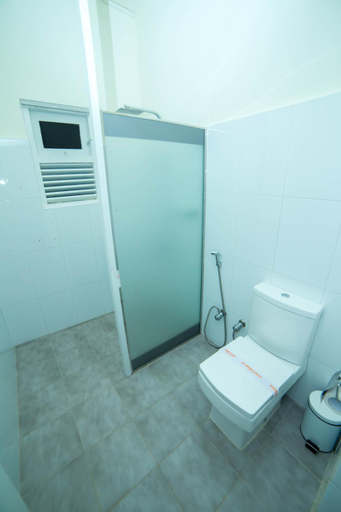 Bathroom 4, Range Hotel Kandy, K.F.G. & G. Korale