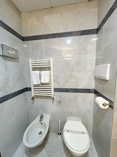 Bathroom 16