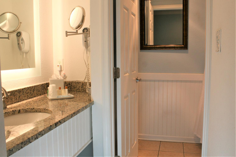 Bathroom 4, Avenue Inn & Spa, Sussex