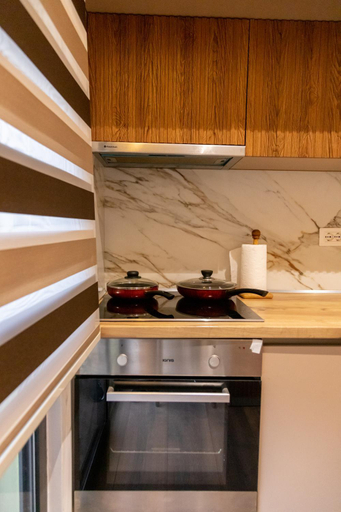 4, Grand Family Apartment -Free Parking-, Tiranës