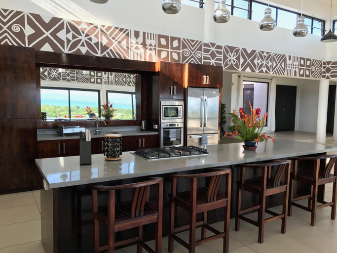 Food & Drinks 5, Sapphire Bay Fiji, Ba