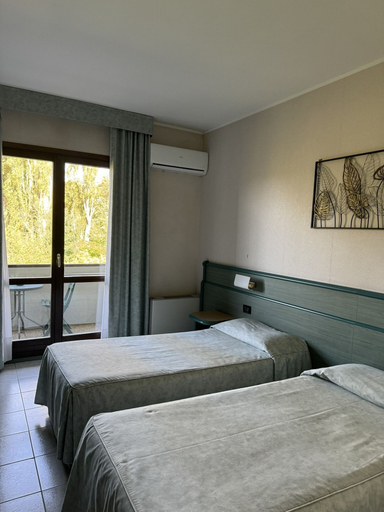 Bedroom 2, Hotel Pian del Sole, Savona