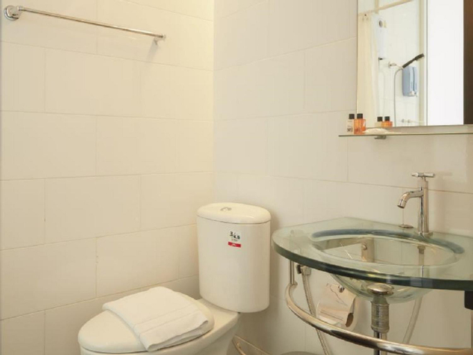 Bathroom 7