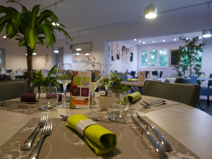 Food & Drinks 5, Best Hotel Lyon St Priest, Rhône