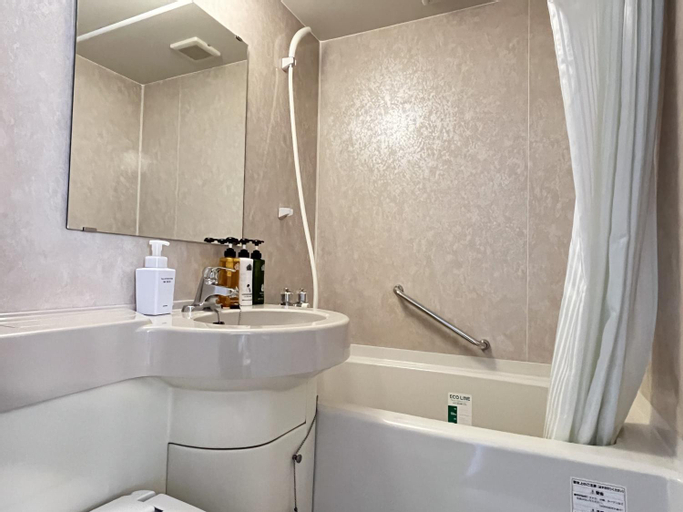 Bathroom 22