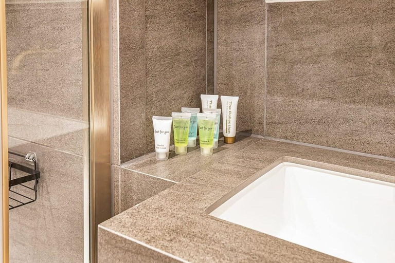 Bathroom 3, Spacious Apartment in King’s Cross, London