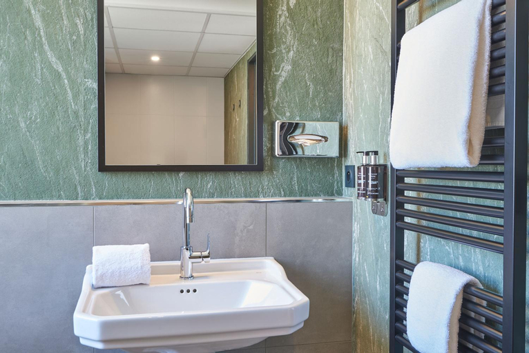 Bathroom 12