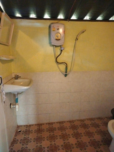 Bathroom 3, Rainbow House, Pai
