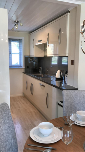 Others 3, Luxury 3 Bed Home by the Lake, Gloucestershire