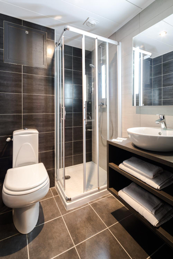 Bathroom 4, Hotel Astrid, Hautes-Pyrénées