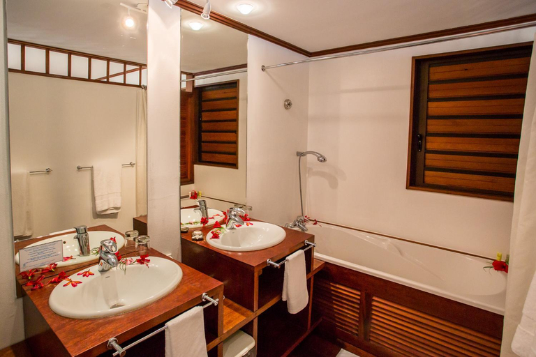 Bathroom, Oure Lodge, l'Île des Pins