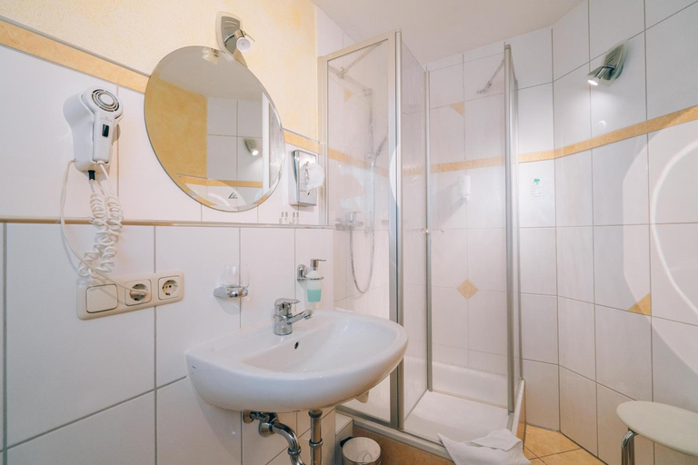 Bathroom 3, Hotel Abenstal, Freising