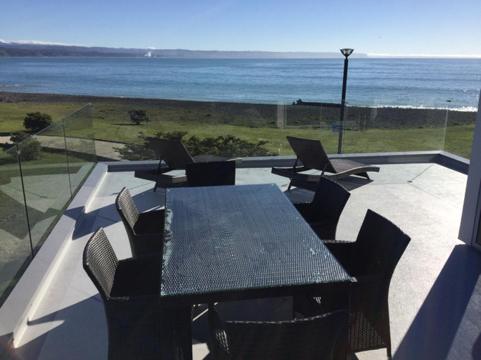Others 4, East Pier Hotel, Napier
