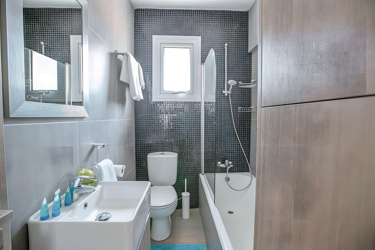 Bathroom, Evas Apartment