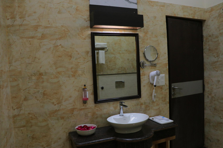 Bathroom 4, Hotel Park Regency, Bharatpur