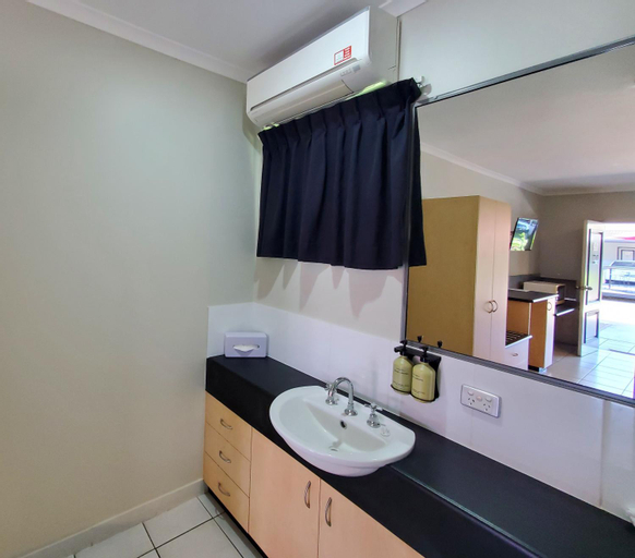Bathroom 13