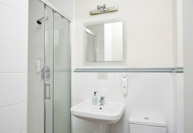 Bathroom 3, White Rabbit Hotel by Good Night Inns, Hampshire