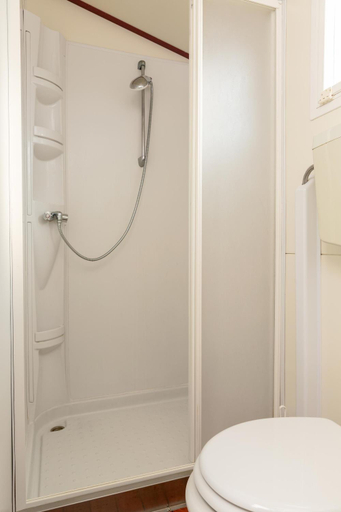 Bathroom 13