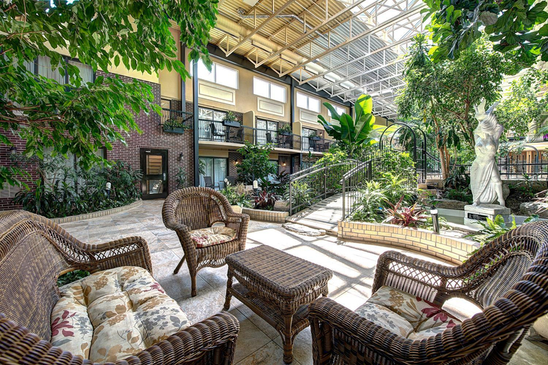 Public Area 2, Hotel L'Oiseliere Montmagny, Montmagny