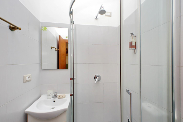 Bathroom 4, Domus house, Rome