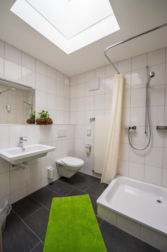 Bathroom 4, Jugendherberge Romanshorn - Hostel, Arbon