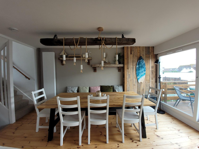 Others 4, No. 28 Contemporary beach side property with sea views, West Sussex