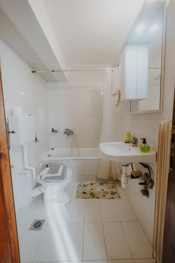 Bathroom, House of Gardenia, Thessaly