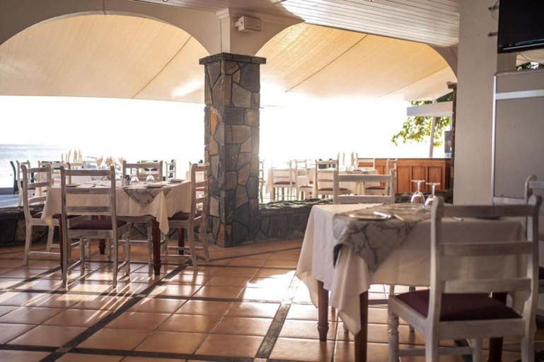 Food & Drinks 5, Gold Beach Resort, Black River