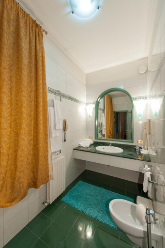 Bathroom 3, Hotel Villa Giulia, Alessandria