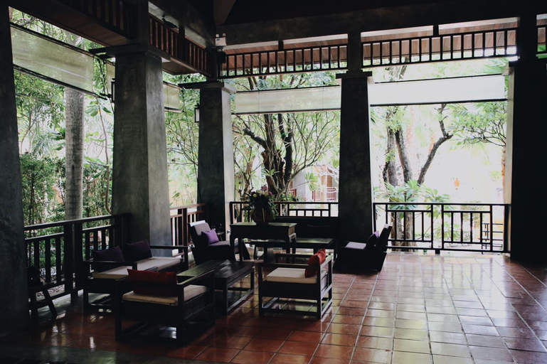 Public Area 4, Hotel de l'amour, Prakhon Chai