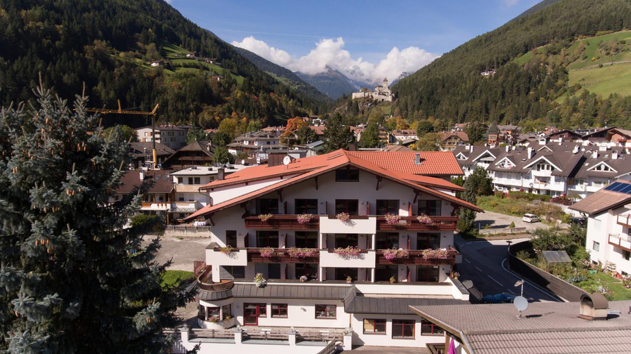 Exterior & Views 2, Hotel Hellweger, Bolzano