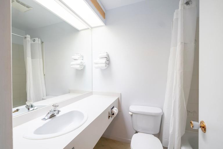 Bathroom 4, Le Gaspésiana, La Mitis