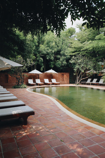Sport & Beauty 2, Hotel de l'amour, Prakhon Chai