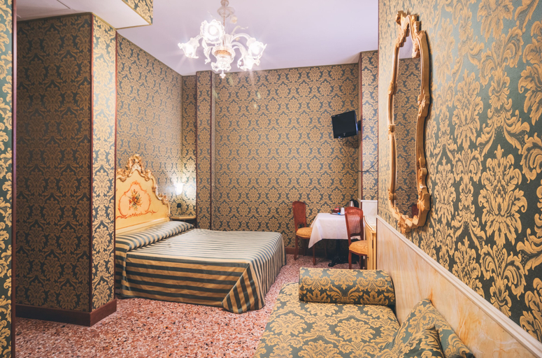 Others 5, Hotel Al Malcanton, Venezia