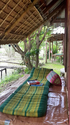 Others 5, Rainbow House, Pai