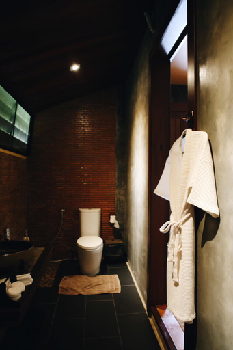Bathroom 5, Hotel de l'amour, Prakhon Chai