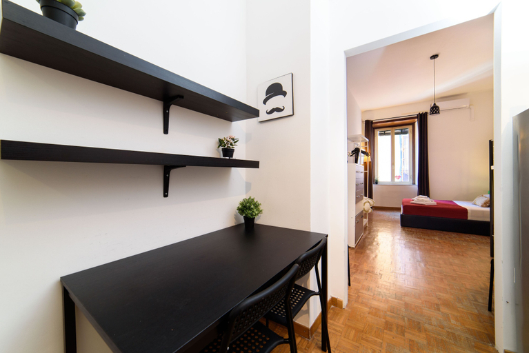 Others 5, Inside Chiaia rooms, Napoli