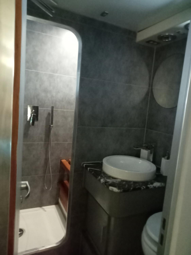 Bathroom, Loc de cabines sur Yacht, Aude