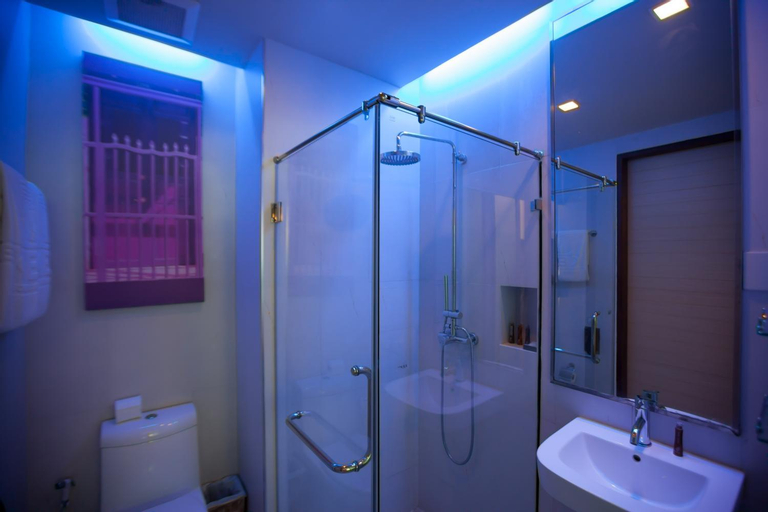 Bathroom 7