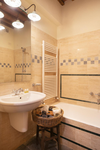 Bathroom 3, Villa Montecastello, Siena