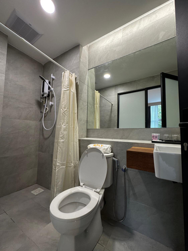 Bathroom 4, Roxy Hotel Aiman, Samarahan
