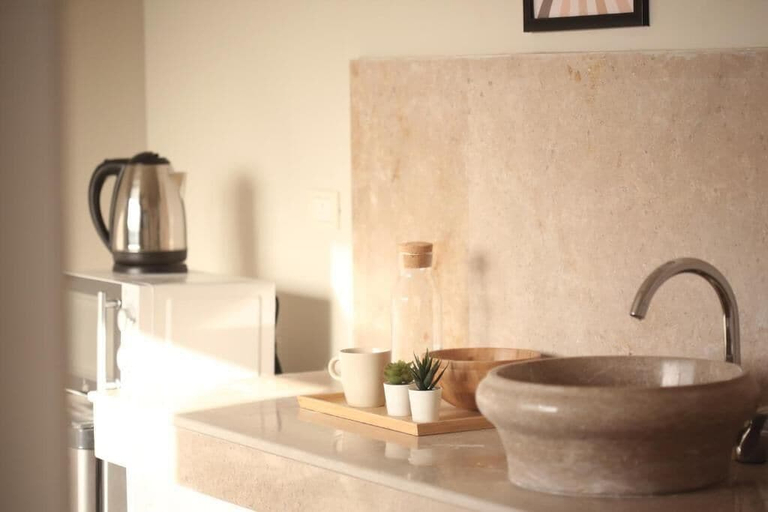 Bathroom 4, Seven Stays, Ad-Dukhaylah