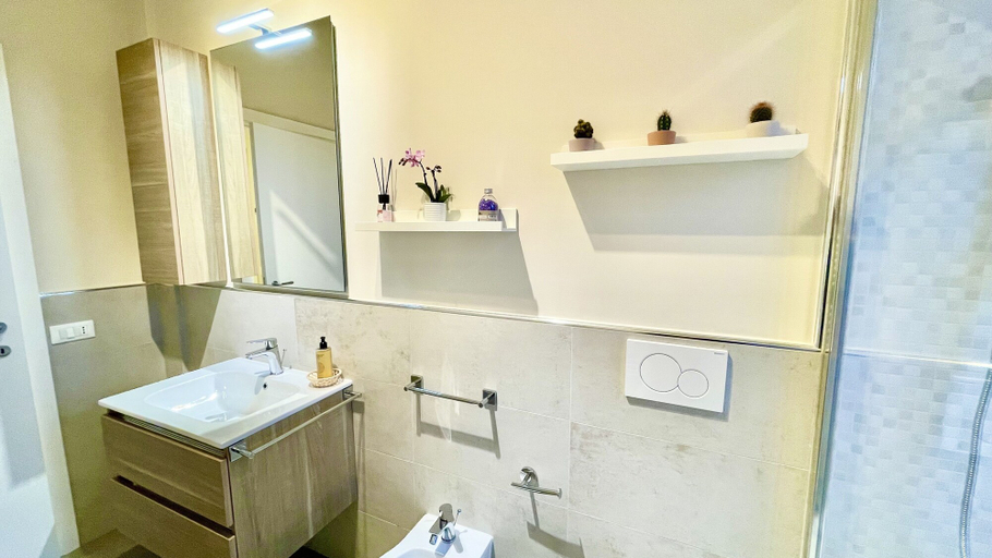 Bathroom 2, Appartamento Cosimo, Prato