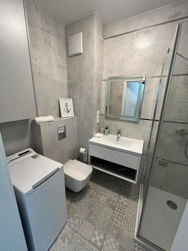 Bathroom 2, Sleepy3city Apartments Batorego 9, Gdynia