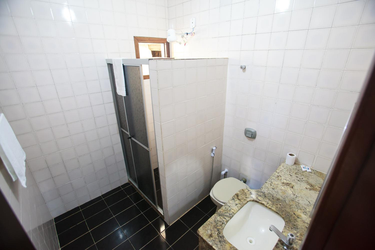 Bathroom 4, Guarapousada, Guarapari