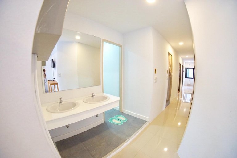 Bedroom 3, Inn Trog And Inn Soi - Hostel - Adults Only, Khlong San